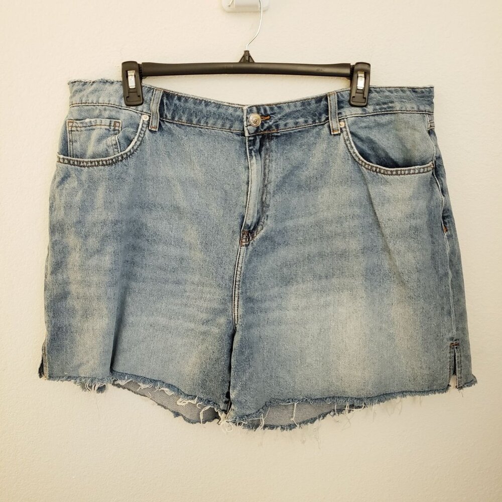 Forever 21 Wide Leg Distressed Cut Off Denim Shorts Size 18 EUC